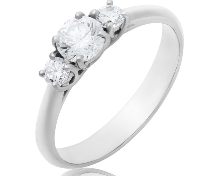 טבעת זהב לבן קלאסית ועדינה 0.6 קראט