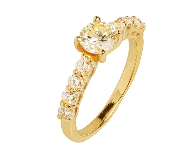 Special diamond ring in 0.75 carat yellow gold